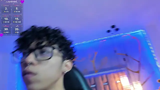 Snapshot of AkazaBoy_ chatting on March 2025 04:20:02 AM AkazaBoy online show from March 2025 04:20:02 AM