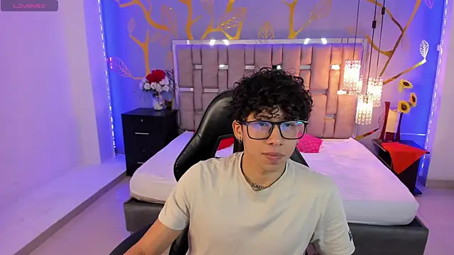 Snapshot of AkazaBoy_ chatting on March 2025 04:14:01 AM AkazaBoy online show from March 2025 04:14:01 AM