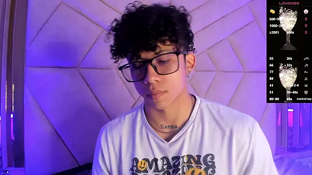 Snapshot of AkazaBoy_ chatting on November 2025 08:57:01 PM AkazaBoy online show from November 2025 08:57:01 PM