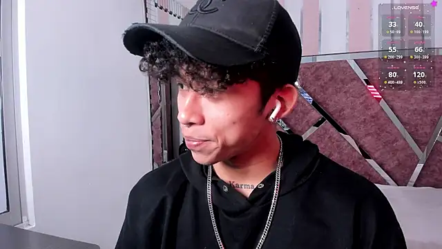 Snapshot of AkazaBoy_ chatting on May 2026 04:31:02 AM AkazaBoy online show from May 2026 04:31:02 AM