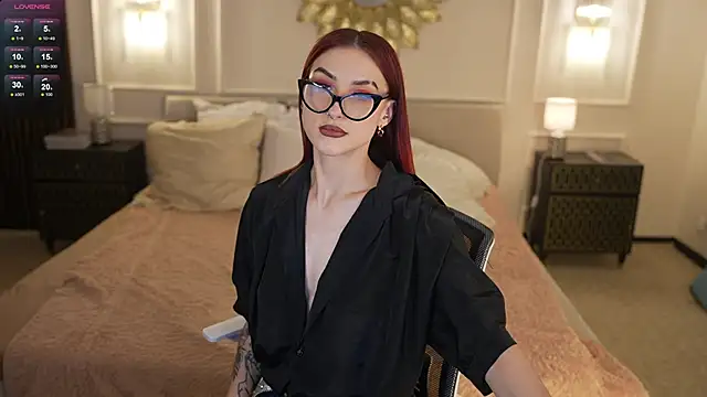 Magnetic Mia  online show from May 2026 11:00:01 PM