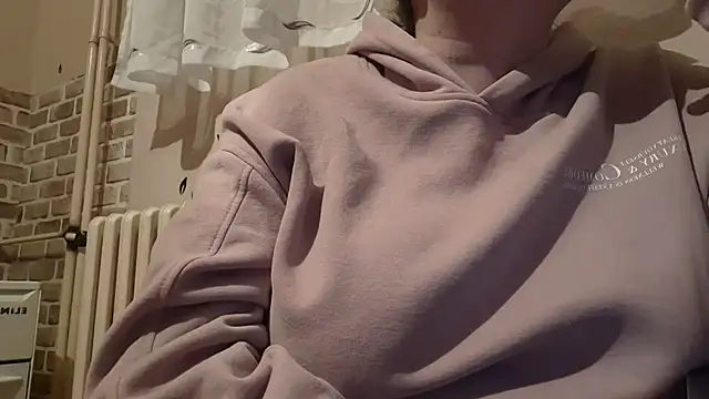 Snapshot of AalinnaK chatting on February 2025 04:44:01 PM AalinnaK online show from February 2025 04:44:01 PM