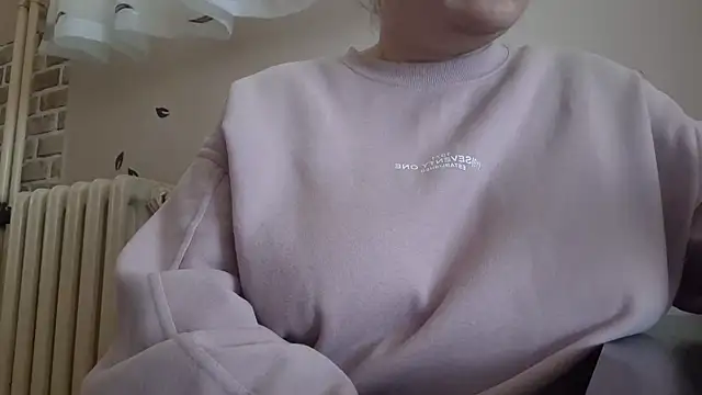 Snapshot of AalinnaK chatting on February 2025 10:04:02 AM AalinnaK online show from February 2025 10:04:02 AM