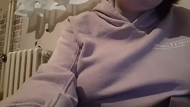 Snapshot of AalinnaK chatting on February 2025 04:03:02 PM AalinnaK online show from February 2025 04:03:02 PM