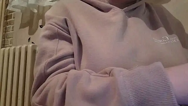 Snapshot of AalinnaK chatting on February 2025 08:00:02 PM AalinnaK online show from February 2025 08:00:02 PM