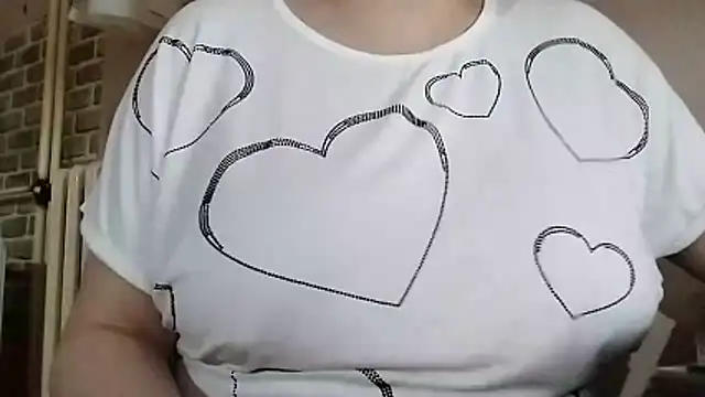 Snapshot of AalinnaK chatting on November 2025 12:37:01 PM AalinnaK online show from November 2025 12:37:01 PM