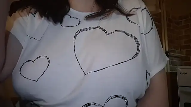 Snapshot of AalinnaK chatting on December 2025 06:23:01 PM AalinnaK online show from December 2025 06:23:01 PM