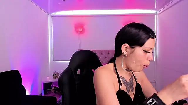 Snapshot of AuroraDiaz chatting on October 2025 07:35:02 PM AuroraDiaz online show from October 2025 07:35:02 PM