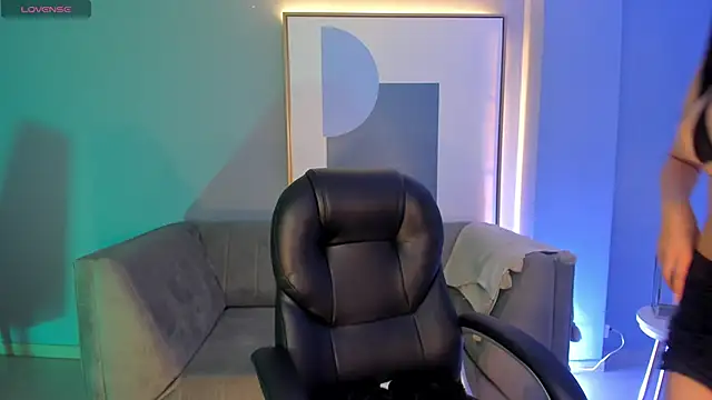 MaddisonLowe online show from October 2025 05:04:02 AM