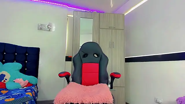 Hellen moons   online show from September 2025 06:22:02 PM