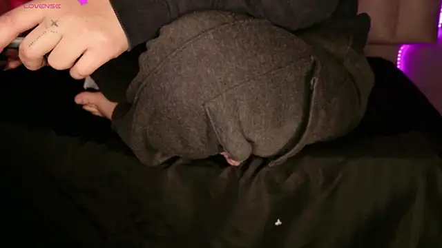 Megan mooree  online show from November 2025 01:01:02 PM