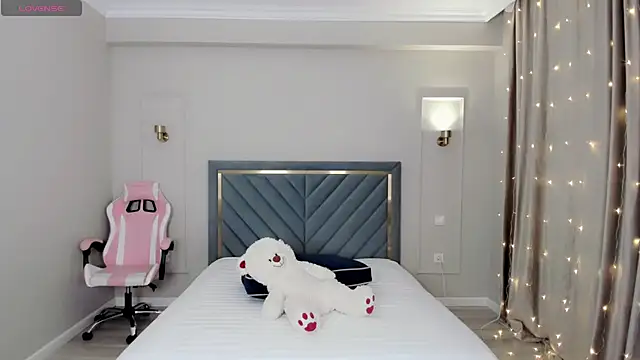 oxxx me online show from January 2025 05:45:01 PM