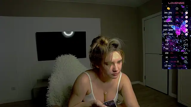 Holly Molii online show from October 2025 04:14:01 AM