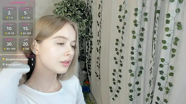 Snapshot of mell_milles chatting on December 2024 08:15:01 PM mell milles online show from December 2024 08:15:01 PM