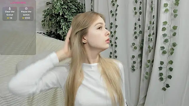 Snapshot of mell_milles chatting on January 2025 07:48:01 PM mell milles online show from January 2025 07:48:01 PM