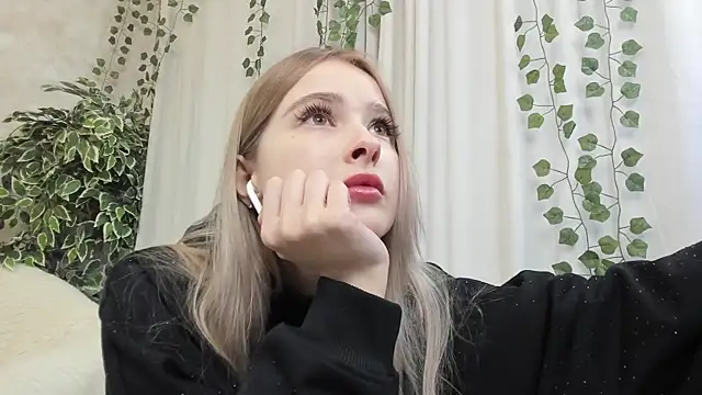 Snapshot of mell_milles chatting on March 2025 06:24:02 AM mell milles online show from March 2025 06:24:02 AM