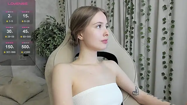 Snapshot of mell_milles chatting on November 2025 03:02:01 PM mell milles online show from November 2025 03:02:01 PM