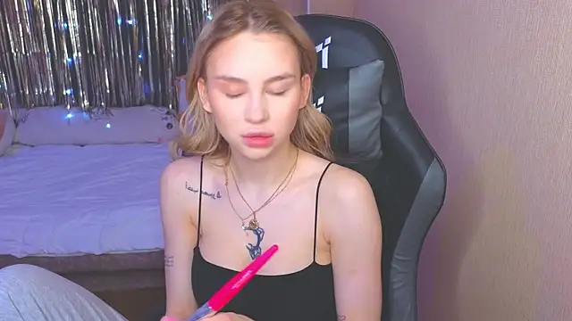 Snapshot of doll_barbieee chatting on January 2025 10:31:01 AM doll barbieee online show from January 2025 10:31:01 AM