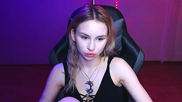 Snapshot of doll_barbieee chatting on February 2025 09:33:02 PM doll barbieee online show from February 2025 09:33:02 PM