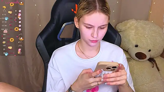 Snapshot of doll_barbieee chatting on September 2025 06:44:02 PM doll barbieee online show from September 2025 06:44:02 PM