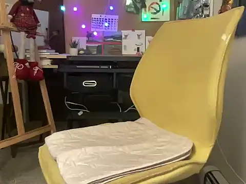 Snapshot of naughtyonbicycle chatting on November 2025 01:08:02 AM naughtyonbicycle online show from November 2025 01:08:02 AM