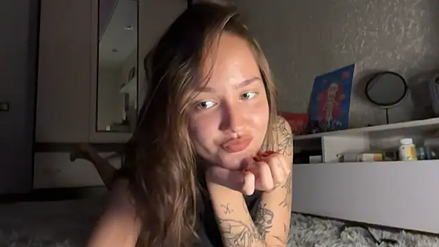 Snapshot of milkyWeyy chatting on October 2025 06:18:02 PM milkyWeyy online show from October 2025 06:18:02 PM