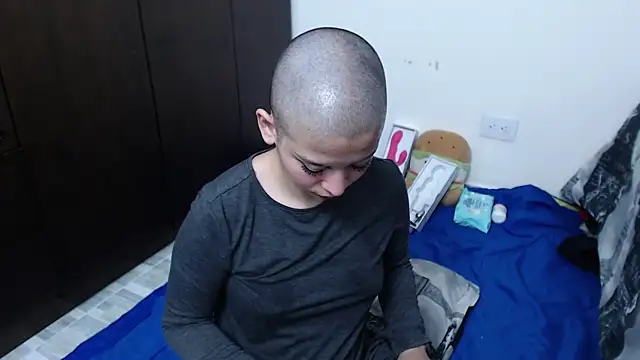 Snapshot of Bitsy_Messy chatting on December 2024 12:44:02 PM Bitsy Messy online show from December 2024 12:44:02 PM