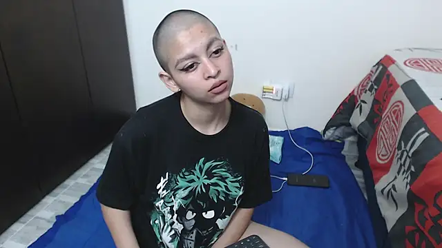 Snapshot of Bitsy_Messy chatting on December 2024 02:04:02 AM Bitsy Messy online show from December 2024 02:04:02 AM