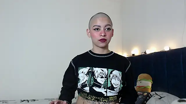 Snapshot of Bitsy_Messy chatting on December 2024 04:45:02 AM Bitsy Messy online show from December 2024 04:45:02 AM