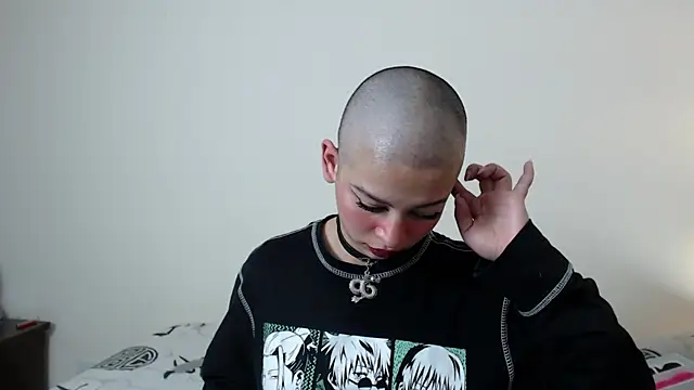 Snapshot of Bitsy_Messy chatting on December 2024 09:18:02 AM Bitsy Messy online show from December 2024 09:18:02 AM