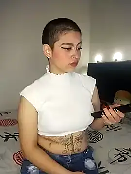 Snapshot of Bitsy_Messy chatting on January 2025 10:56:01 PM Bitsy Messy online show from January 2025 10:56:01 PM