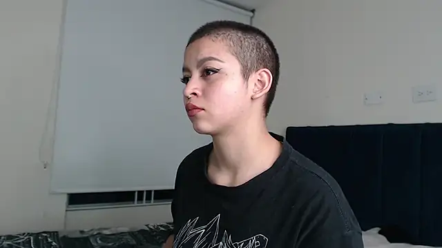 Snapshot of Bitsy_Messy chatting on March 2025 03:55:02 AM Bitsy Messy online show from March 2025 03:55:02 AM