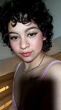 Snapshot of Bitsy_Messy chatting on December 2025 05:23:01 AM Bitsy Messy online show from December 2025 05:23:01 AM