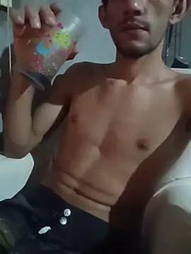 Snapshot of Treloso21 chatting on February 2026 11:33:02 PM Treloso21 online show from February 2026 11:33:02 PM