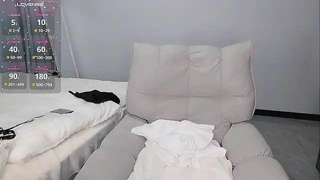 Feifei-cn online show from February 2025 12:27:01 PM