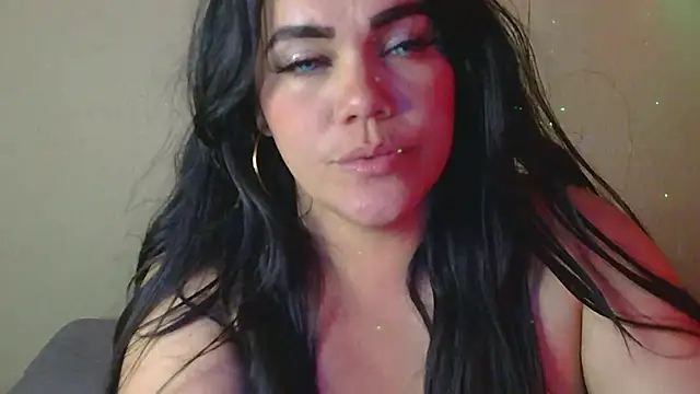 Snapshot of blue_angel33 chatting on January 2025 02:38:02 AM blue angel33 online show from January 2025 02:38:02 AM