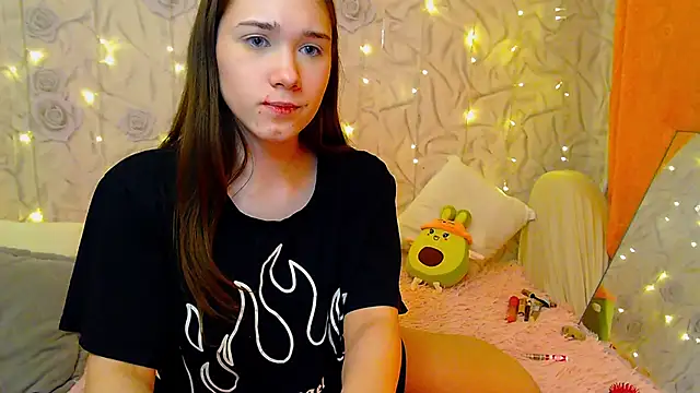 Snapshot of fluffy_kitty_ chatting on October 2025 09:04:02 PM fluffy kitty online show from October 2025 09:04:02 PM