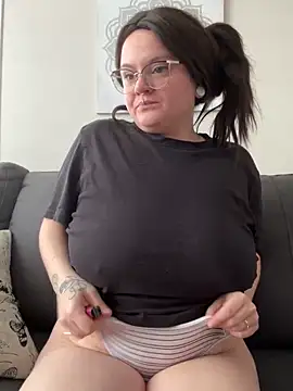 Sweetleeahxx online show from January 2025 05:26:01 PM