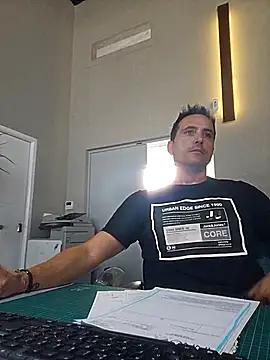 Lucas   81 online show from October 2025 09:32:02 AM