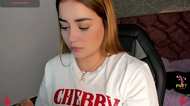 Lucia star   online show from December 2024 07:46:02 PM