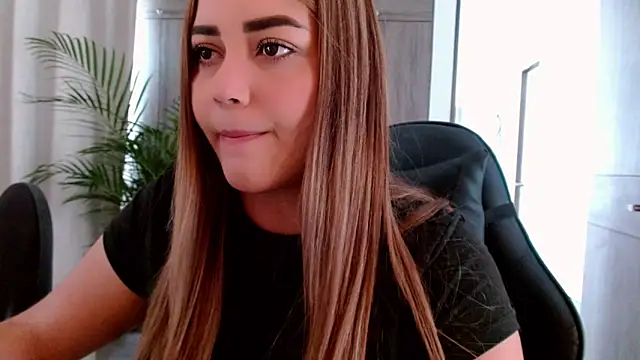 Lucia star   online show from January 2026 07:30:01 PM