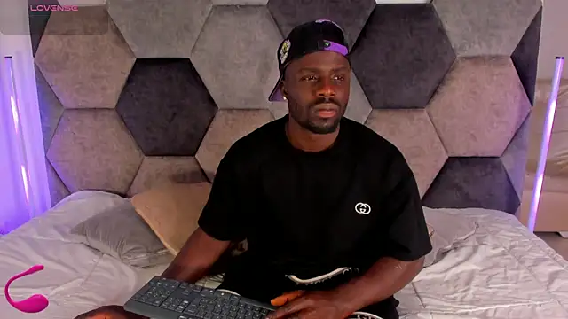 Latrellx7 online show from February 2026 03:33:01 AM