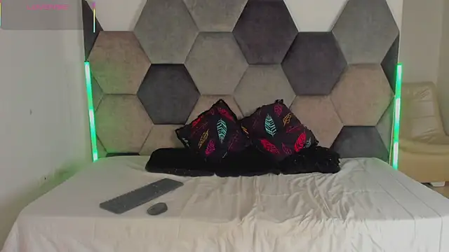 Latrellx7 online show from May 2026 03:47:01 AM