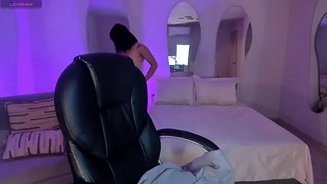 CarlaSmithX online show from February 2025 05:33:01 AM