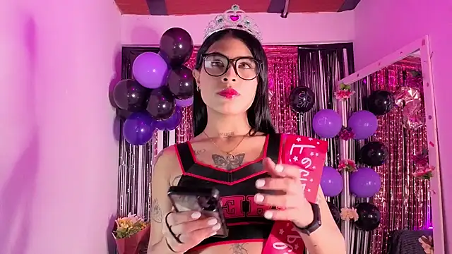 Snapshot of Dolcee_zoe chatting on December 2025 09:21:02 PM Dolcee zoe online show from December 2025 09:21:02 PM