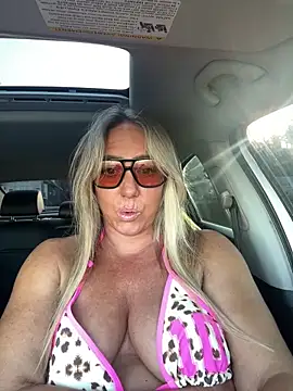 Snapshot of sunshinekisses chatting on May 2026 11:43:01 PM sunshinekisses online show from May 2026 11:43:01 PM