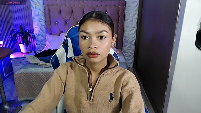 Perla prg online show from November 2025 06:30:01 PM