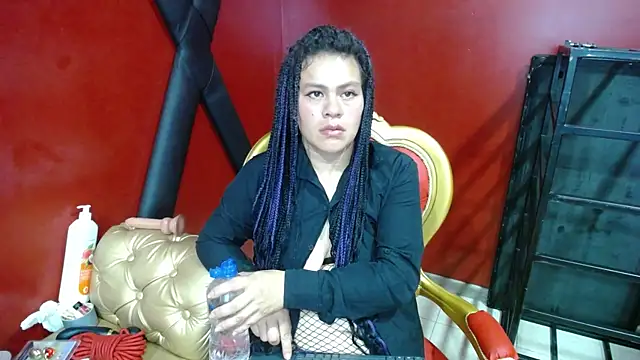 Snapshot of Lauanee22 chatting on December 2024 08:11:01 PM Lauanee22 online show from December 2024 08:11:01 PM