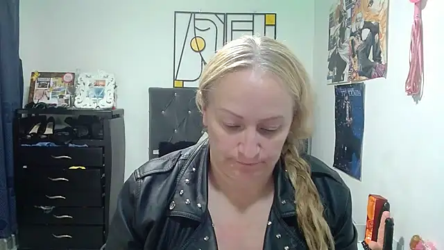 emperabigbootybigass online show from April 2026 12:21:02 PM