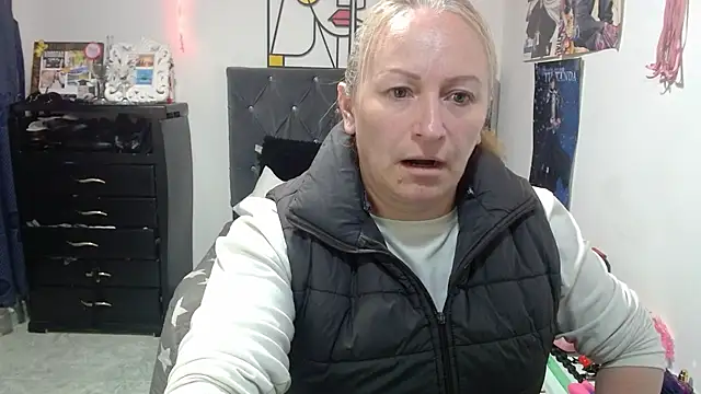 emperabigbootybigass online show from May 2026 12:23:01 PM